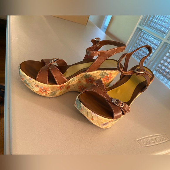 Brown wedge sandal, size 5 - Picture 3 of 5